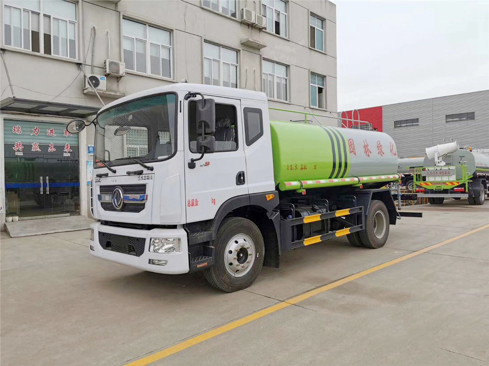 国六12立方东风D9 洒水车